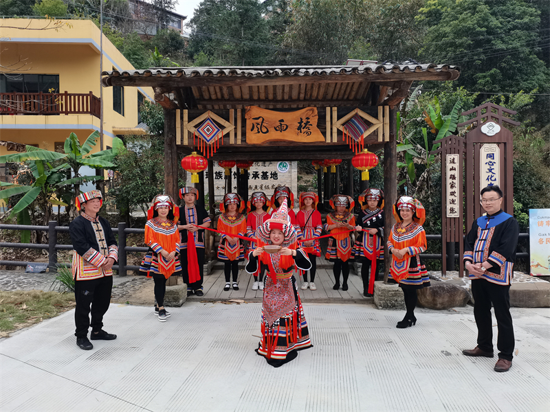 2過山瑤家文化園開門迎客.jpg