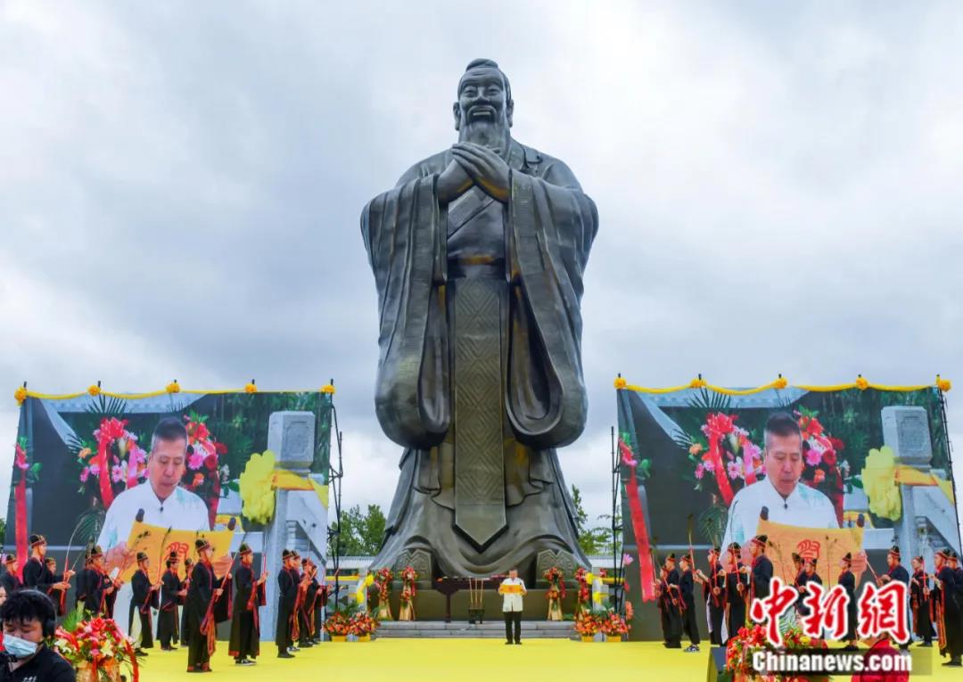 2021年9月，辛丑年公祭孔子大典在山東省膠州市少?？鬃訌V場(chǎng)舉行。<a target='_blank' href='/'>中新社</a>發(fā) 王昭脈 攝