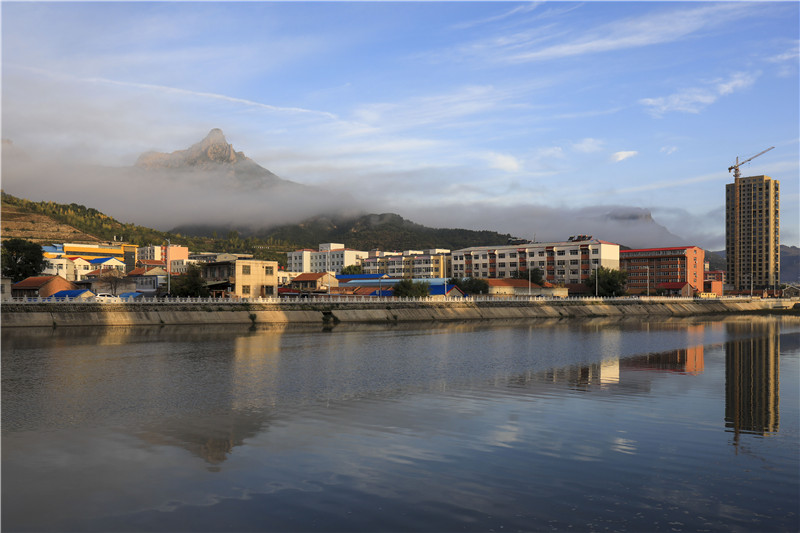 圍場(chǎng)縣城的早晨  圍場(chǎng)縣供圖.jpg
